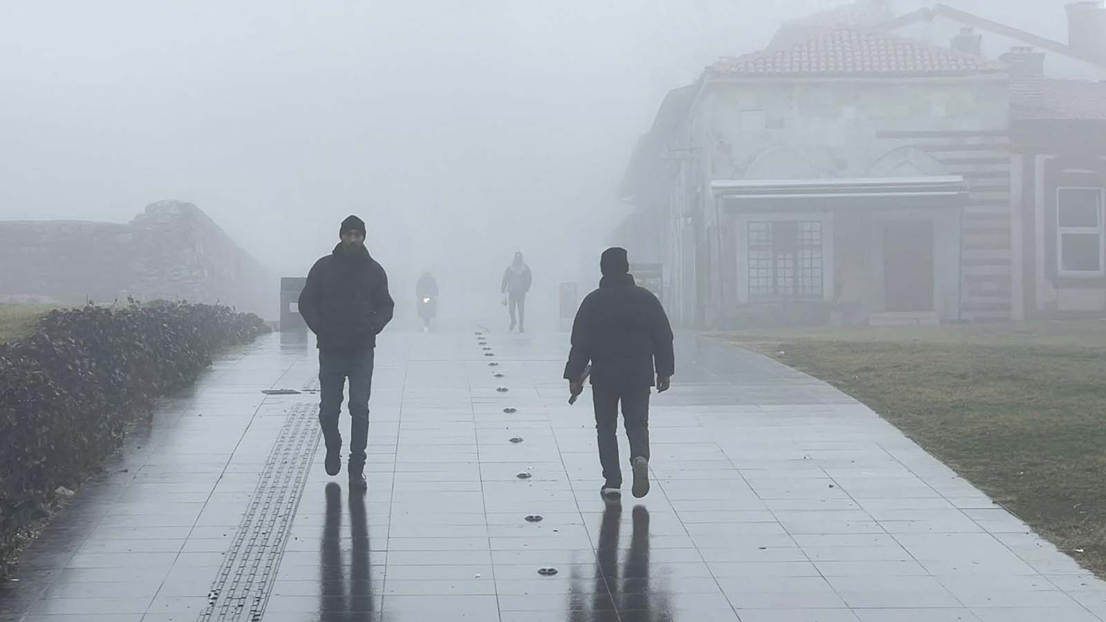 Edirne’de yoğun sis: Görüş mesafesi 50 metrenin altına indi