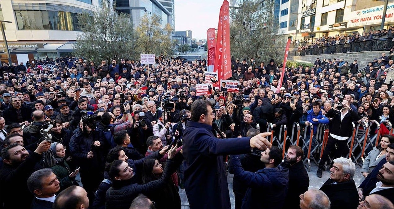 İmamoğlu kayyum atanan Esenyurt Belediyesinin karşısına Kent Lokantası açtı