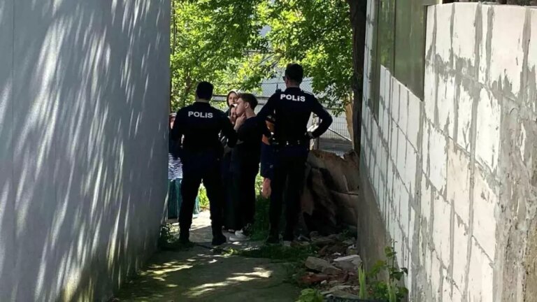 izmitte-5-yasindaki-cocuk-3-kattan-duserek-agir-yaralandi-wWCQxgeb.jpg