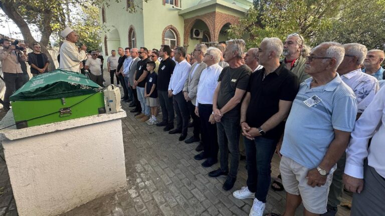 ozgur-ozel-balikesirde-cenaze-torenine-katildi-rJxycA9Q.jpg