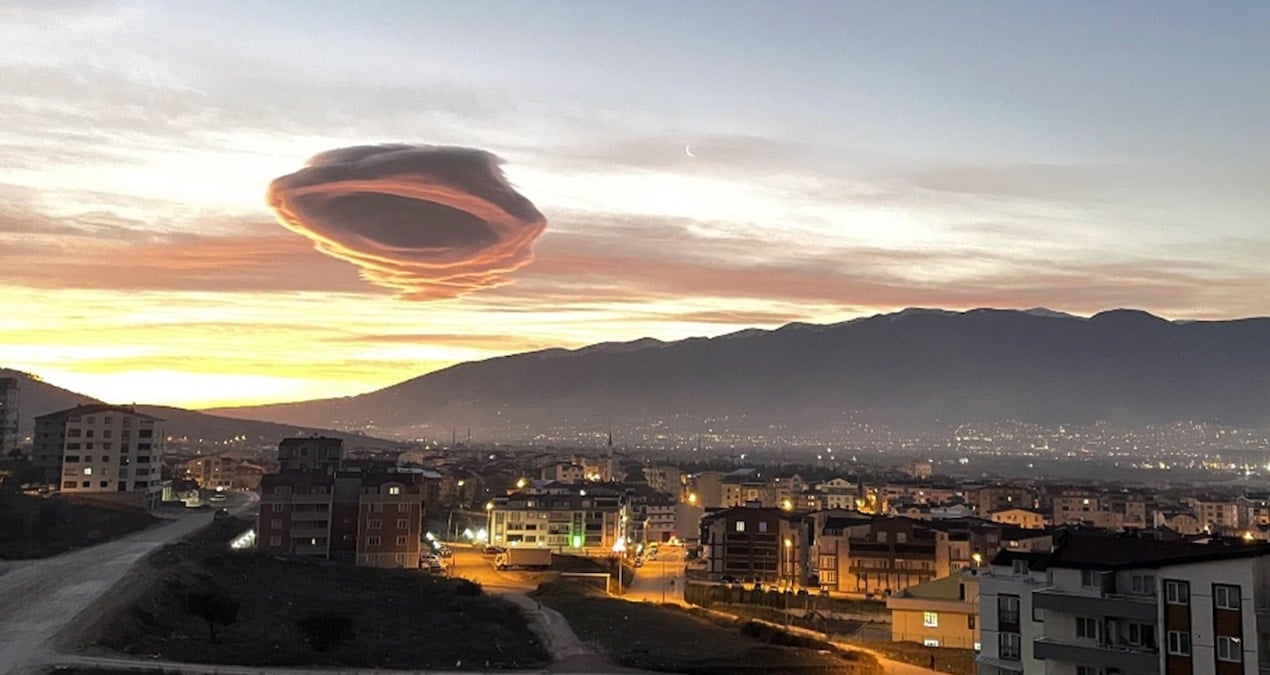 bursa semalarinda korkutan bulut L63MkXHy