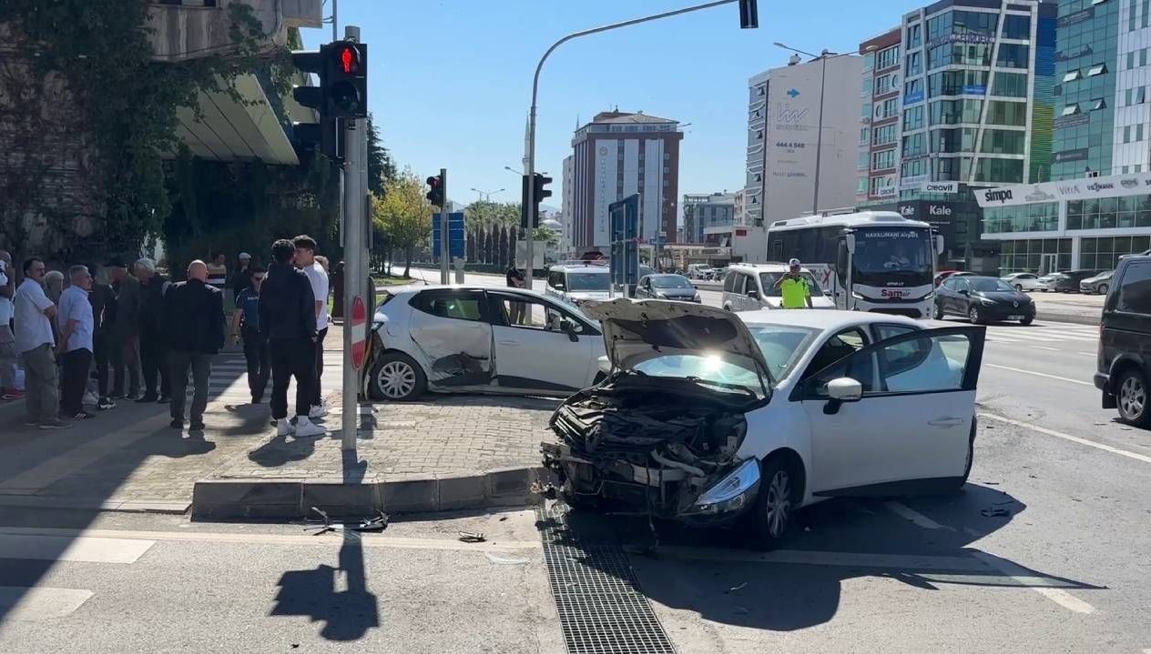 samsunda iki otomobil carpisti qI1x9WZz