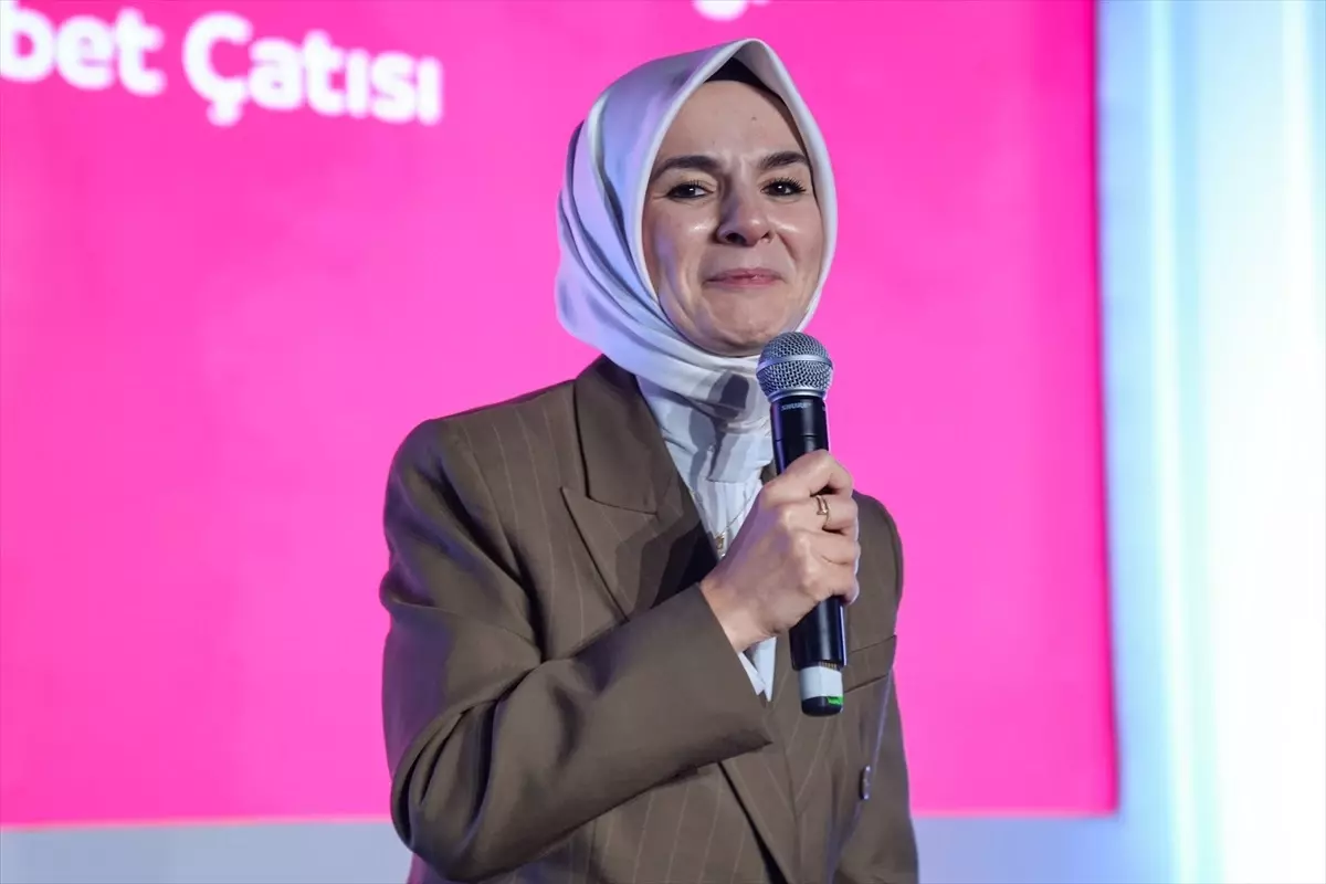 aile ve sosyal hizmetler bakani goktas aile festivalini ziyaret etti aciklamasi uzylmtlq