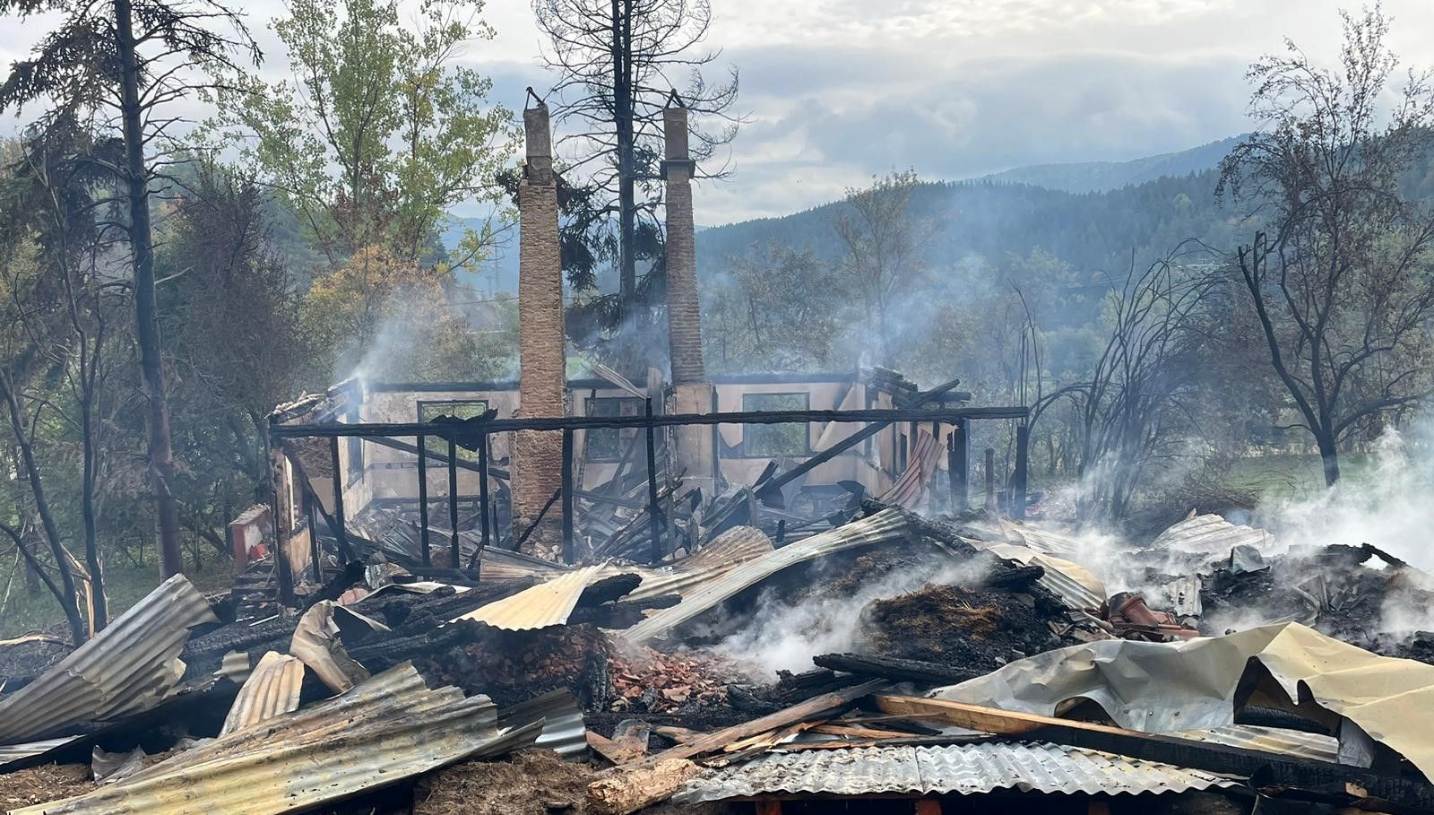 alevlere teslim olan ahsap ev kule dondu 8dmYMEkk