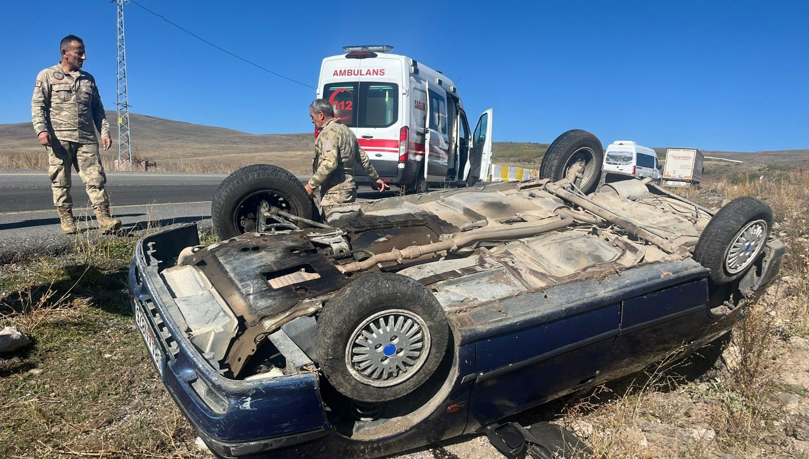 ardahanda kontrolden cikan otomobil devrildi dort yarali r6KAig6N