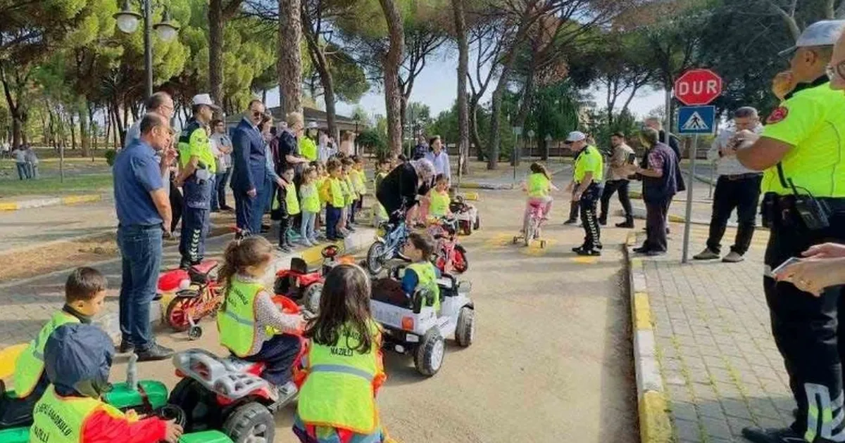aydin nazillide minik trafik dedektifleri is basinda 3IaBF3DU
