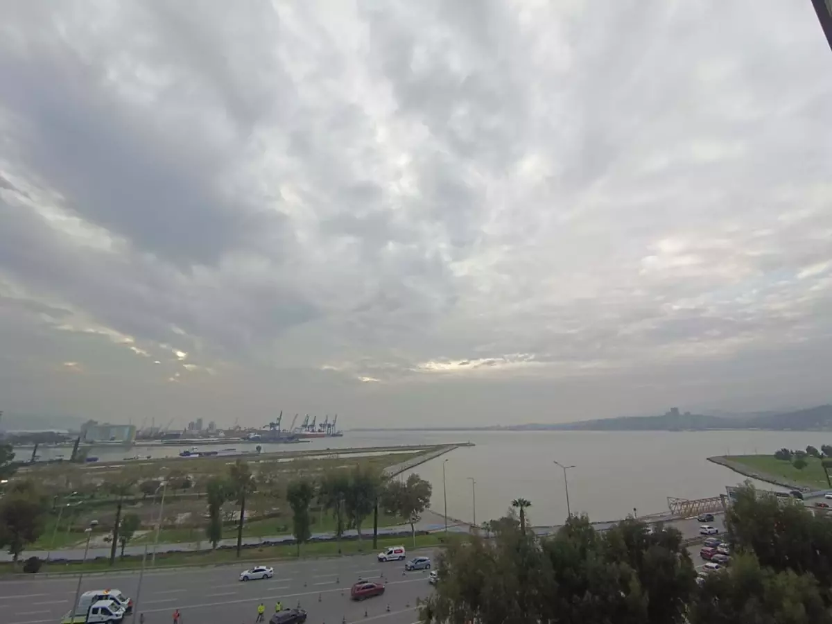 izmir korfezinde kotu koku krizi Y8zMXwrf.jpg