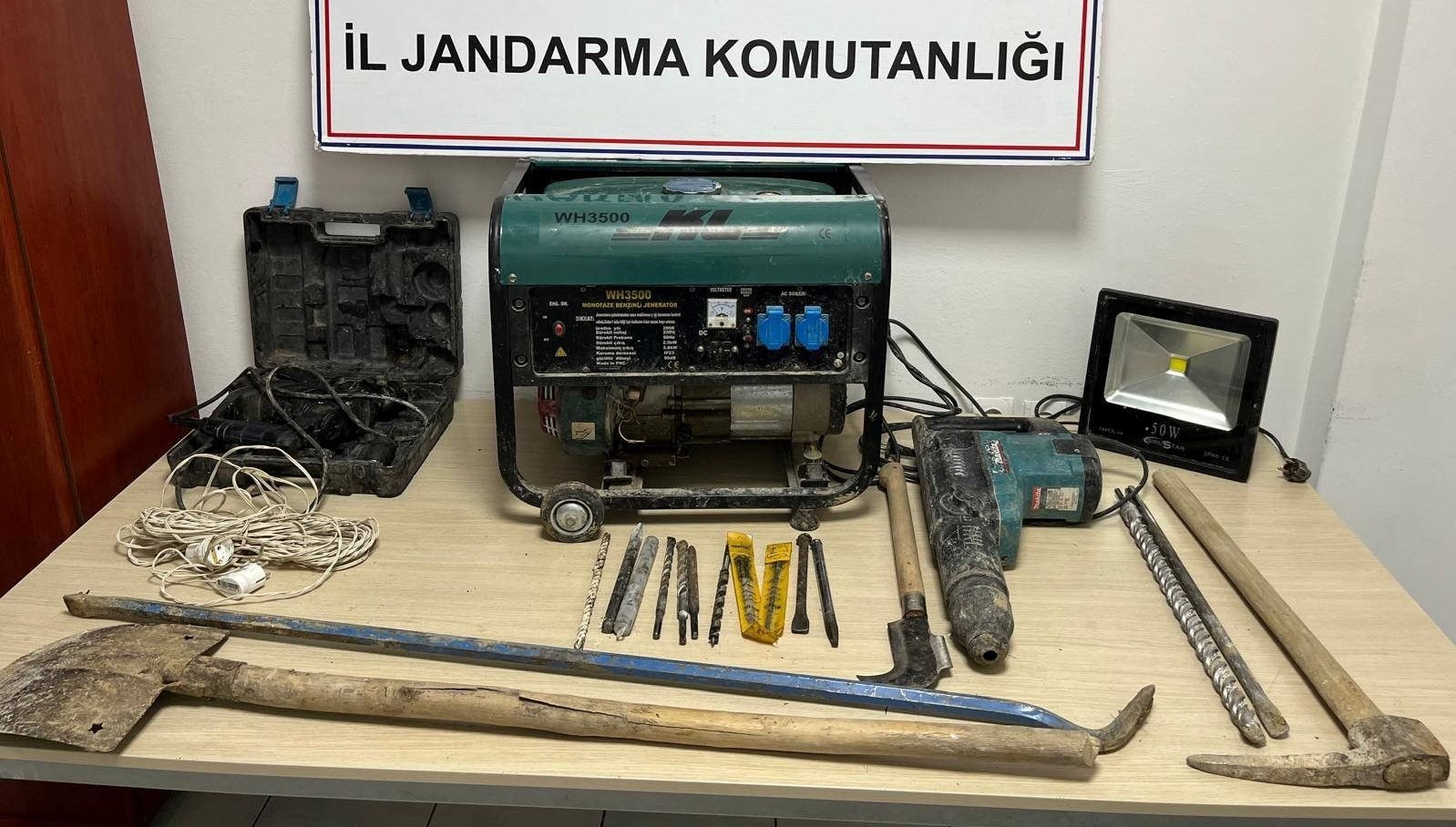 karabukte 4 kisi kacak kazi yaparken yakalandi HeZDaUmx.jpg