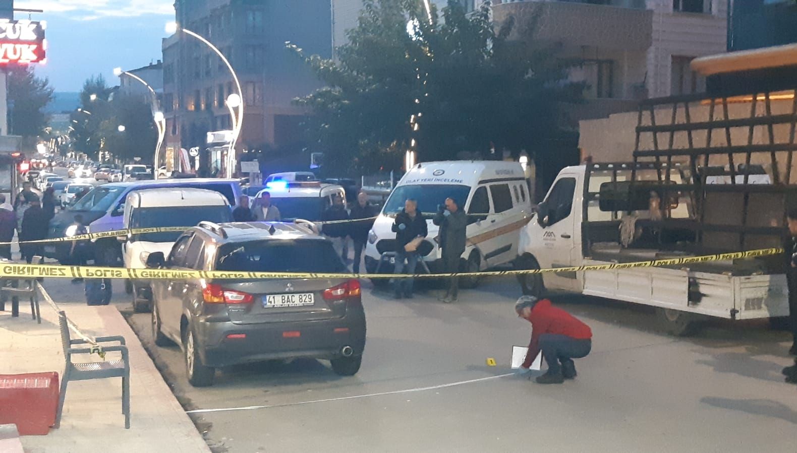 trafik kavgasi kanli bitti 1 kisi ayagindan silahla vuruldu d87aVvZv.jpg