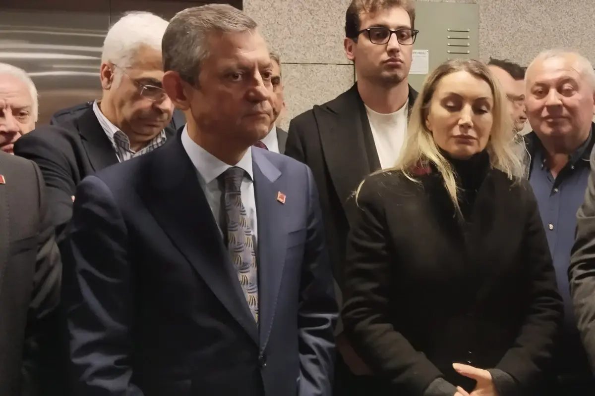 ozgur ozel dilek imamoglunun diplomatik pasaportu iptal edildi kvLtY1gg.jpg