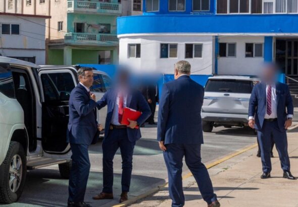 cia-direktorunden-abdnin-yeni-hedefine-gizemli-ziyaret-yuzlerini-bile-gizlediler-bPcD4OtO