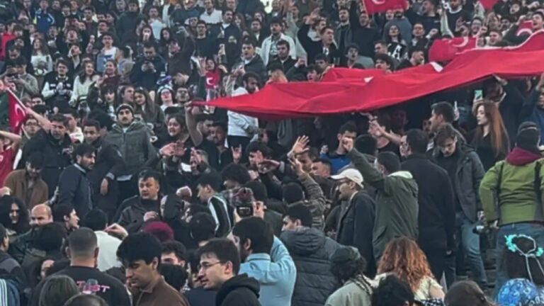 odtu-bahar-senliginde-turk-bayrakli-genclere-saldiri-iki-kisi-tutuklandi-hnRxqzIk